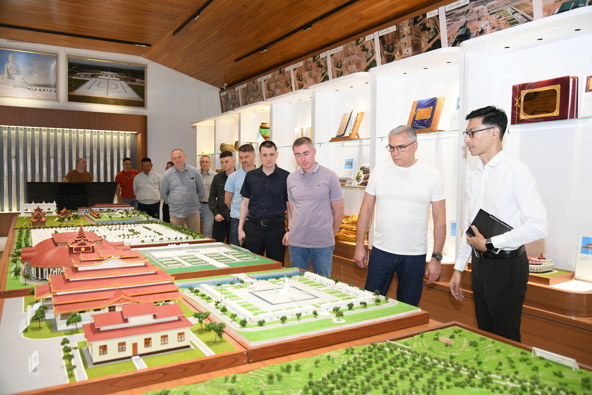Russian delegation visits landmark destinations in Myanmar
