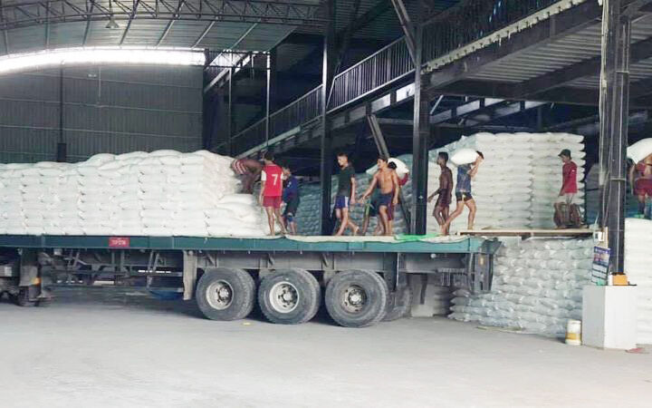 ယခုဘဏ္ဍာနှစ် မေလတစ်လတာ ကာလအတွင်း ပြည်ပနိုင်ငံများသို့ ဆန်နှင့်ဆန်ကွဲတန်ချိန် ၁၃၀၀၀၀ ကျော် တင်ပို့ထား