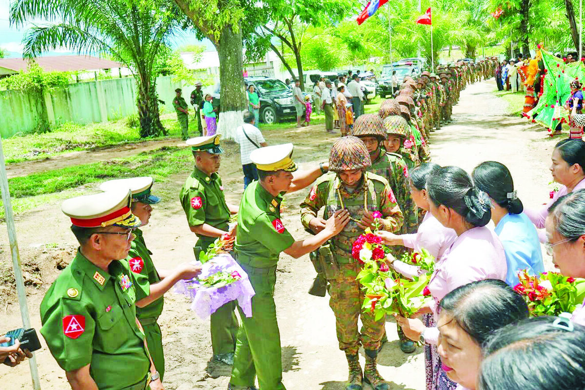 ရှေ့တန်းပြန် နိုင်ငံ့သားကောင်းတပ်မတော်သားများအား ဂုဏ်ပြုကြိုဆို