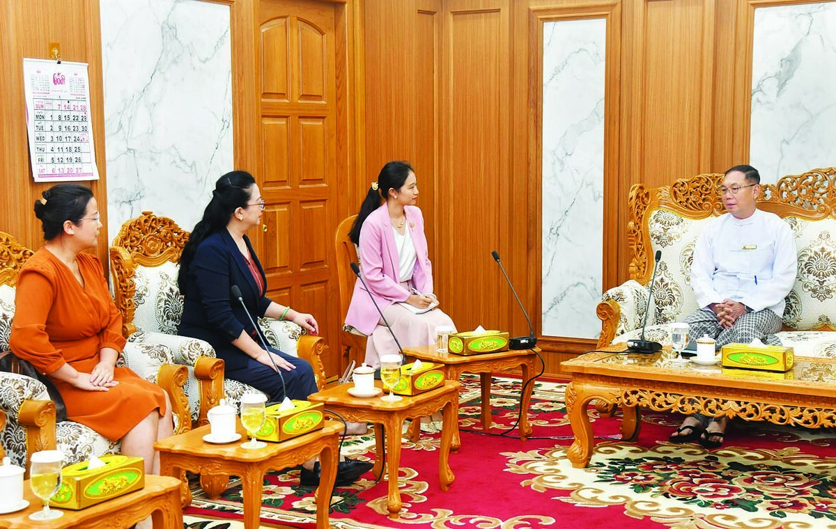 ပြည်ထောင်စုဝန်ကြီး ဦးခင်မောင်ရီ မြန်မာနိုင်ငံဆိုင်ရာ တရုတ်နိုင်ငံ သံအမတ်ကြီးအား လက်ခံတွေ့ဆုံ