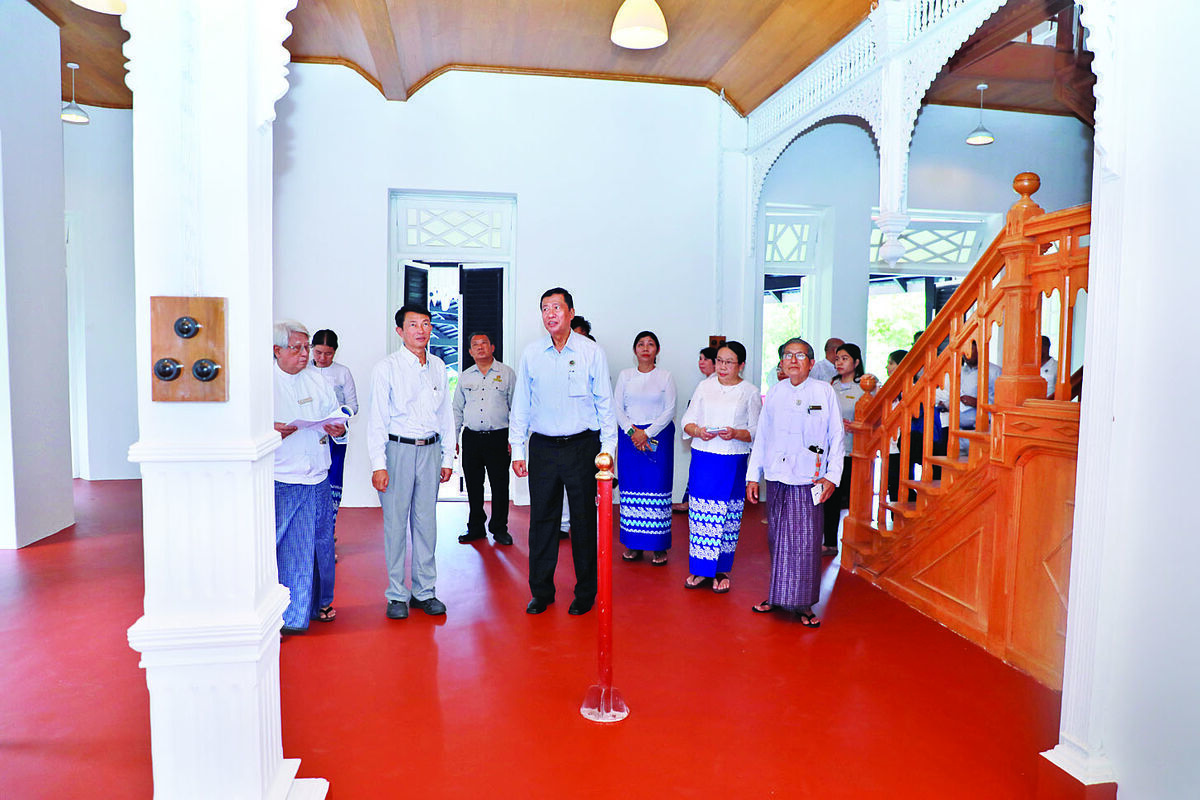 ပြည်ထောင်စုဝန်ကြီး ဦးမောင်မြင့် ဗိုလ်ချုပ်အောင်ဆန်းပြတိုက် (ရန်ကုန်) အကြီးစားပြင်ဆင်မွမ်းမံထိန်းသိမ်းခြင်းလုပ်ငန်း ကြည့်ရှုစစ်ဆေး